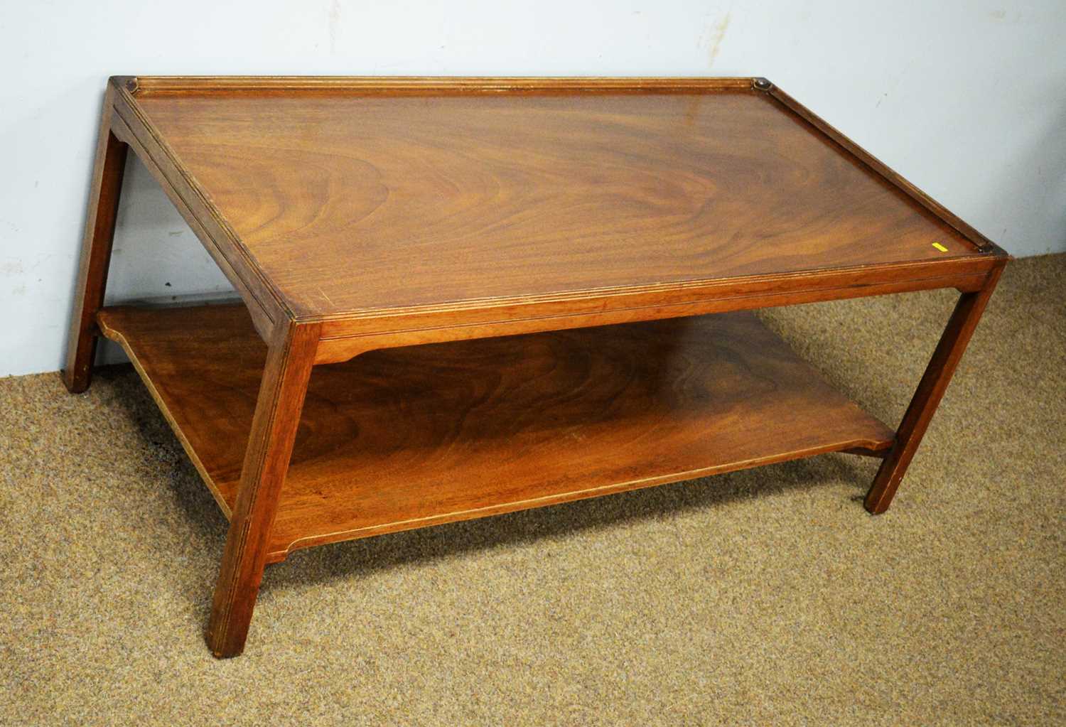 A 20th Century mahogany coffee table - Bild 2 aus 2
