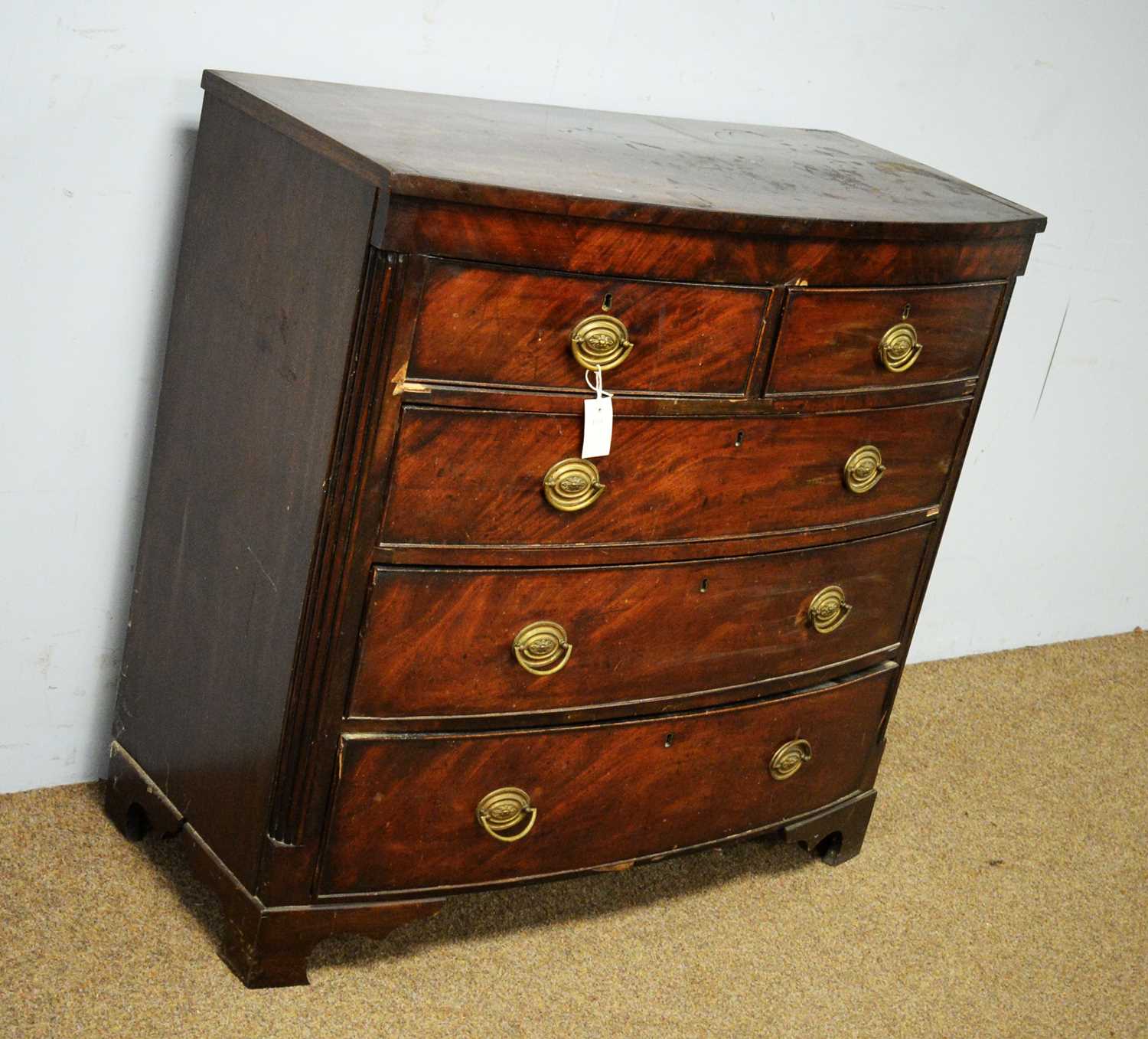 A Regency mahogany bowfront chest of drawers. - Bild 2 aus 2