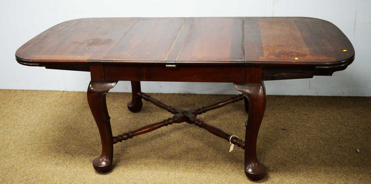 20th C mahogany extending dining table.