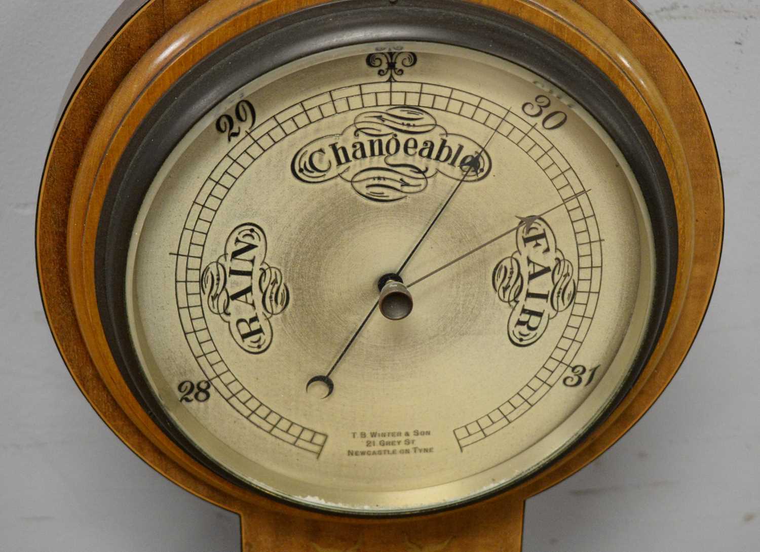 An early 20th Century mahogany barometer - Bild 2 aus 3