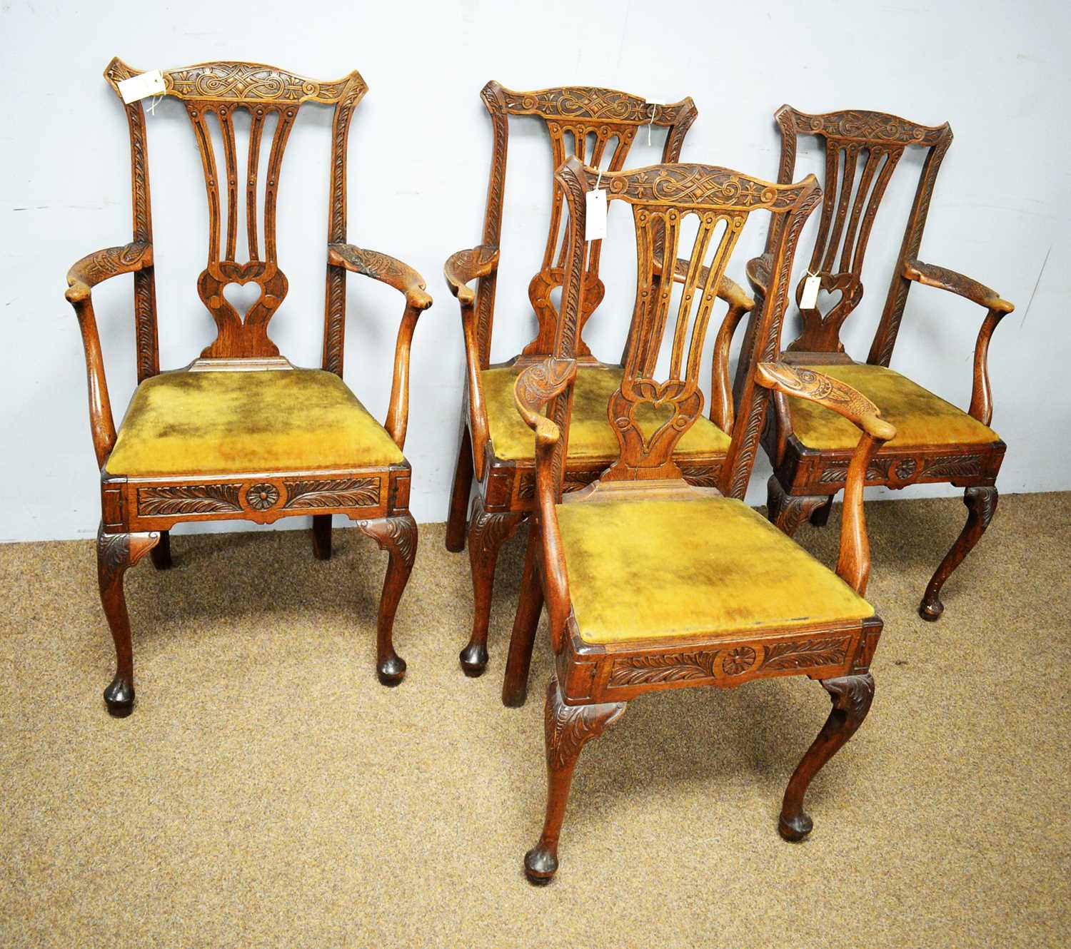 A set of four late 19th Century oak carver chairs - Bild 2 aus 3