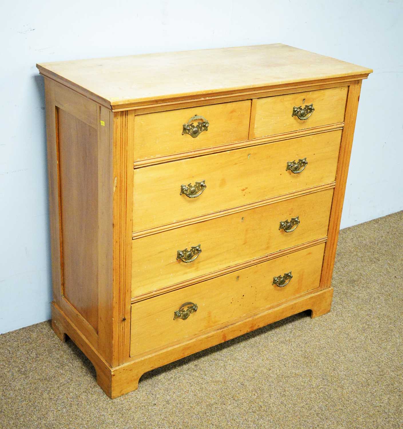 A 19th Century beech chest of drawers - Bild 2 aus 5
