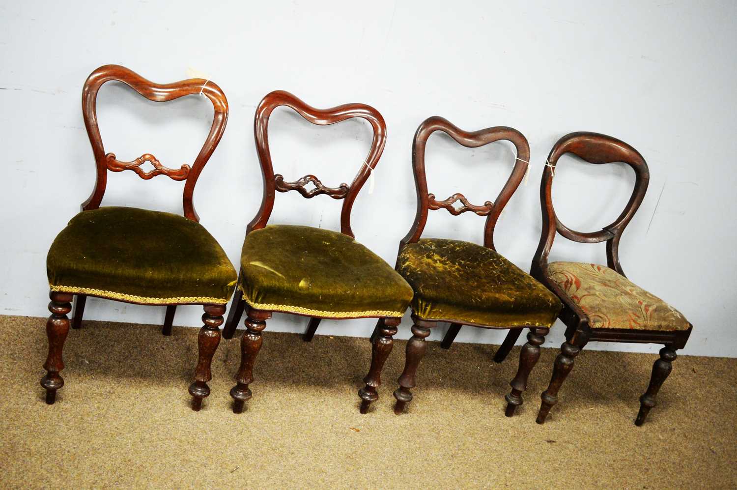 A Harlequin set of four Victorian mahogany dining chair - Bild 2 aus 2