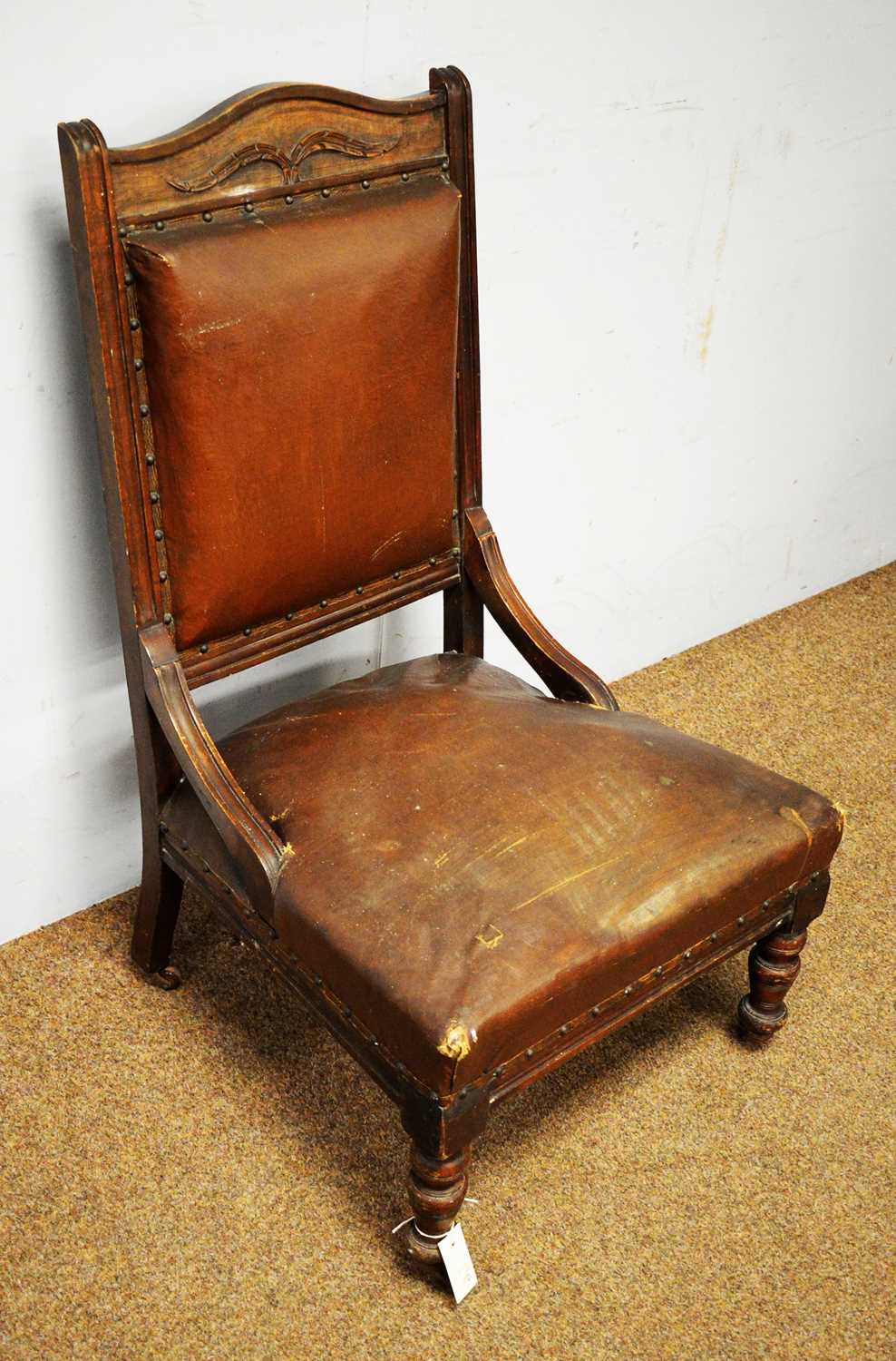 A late Victorian beech easy armchair - Bild 2 aus 2