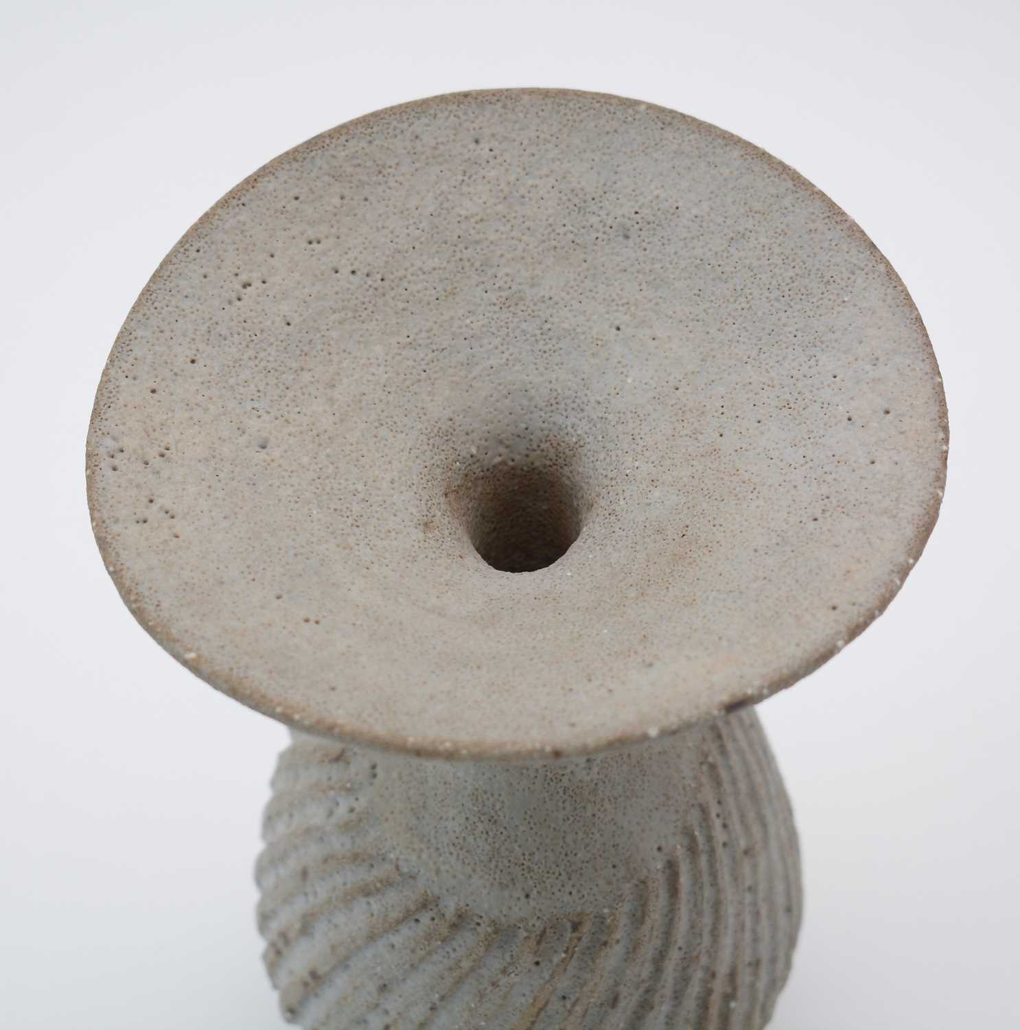 Lucie Rie: olive Stoneware vase - Image 7 of 9