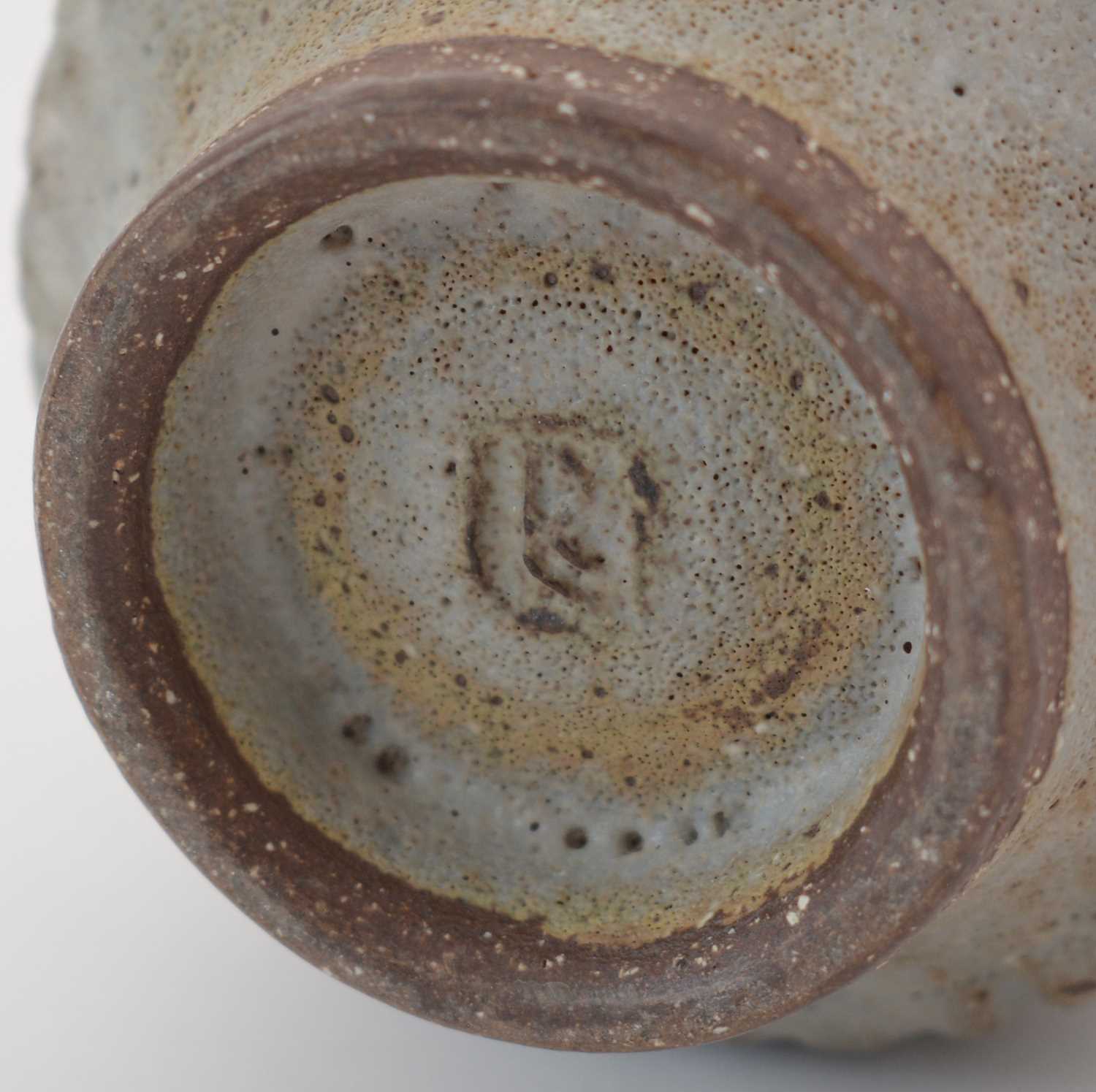 Lucie Rie: olive Stoneware vase - Image 8 of 9