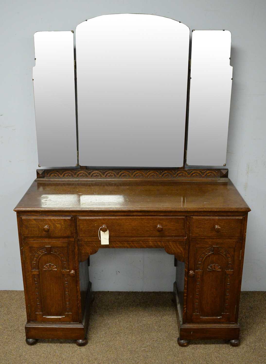 Early 20th C oak dressing table.