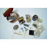 A group of vintage costume jewellery