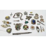 Silver and costume jewellery.