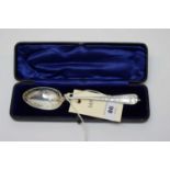 An Edwardian cased silver preserve spoon.