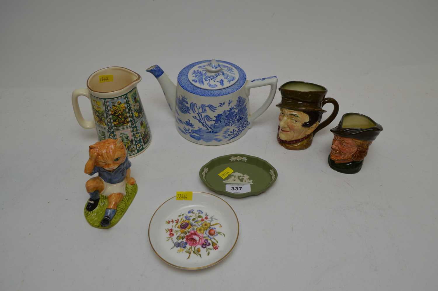 A selection of ceramics including Royal Doulton, Royal Worcester and others