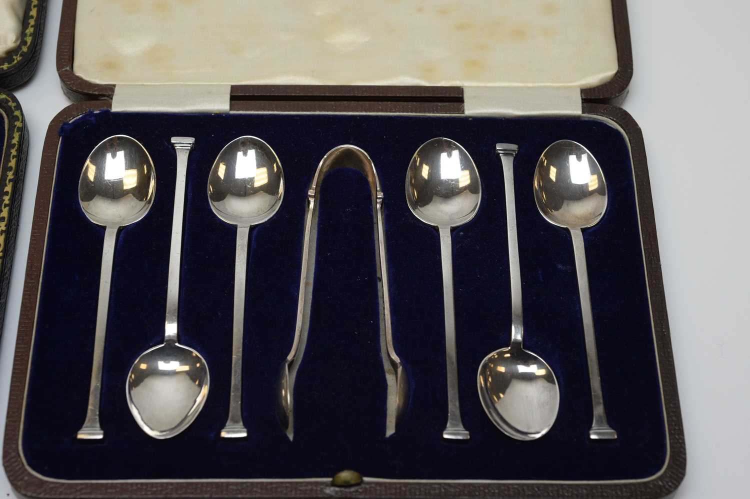 A cased set of six George V silver teaspoons and sugar tongs, and a cased set of butter knives. - Image 3 of 3