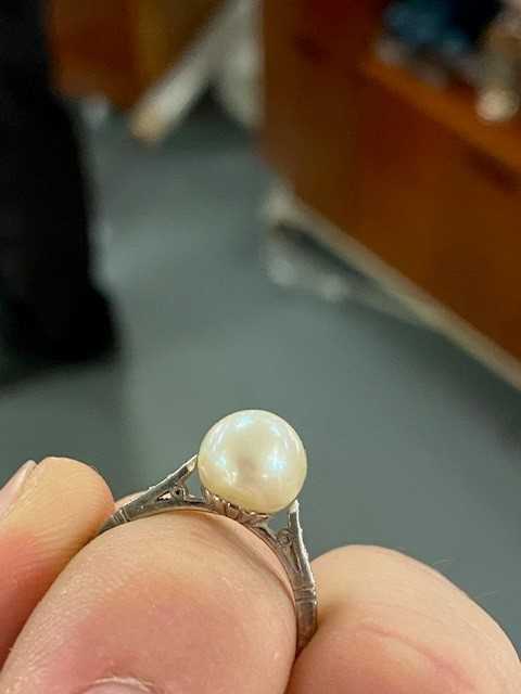 A high-carat white metal, diamond, and pearl solitaire cocktail ring. - Image 6 of 6