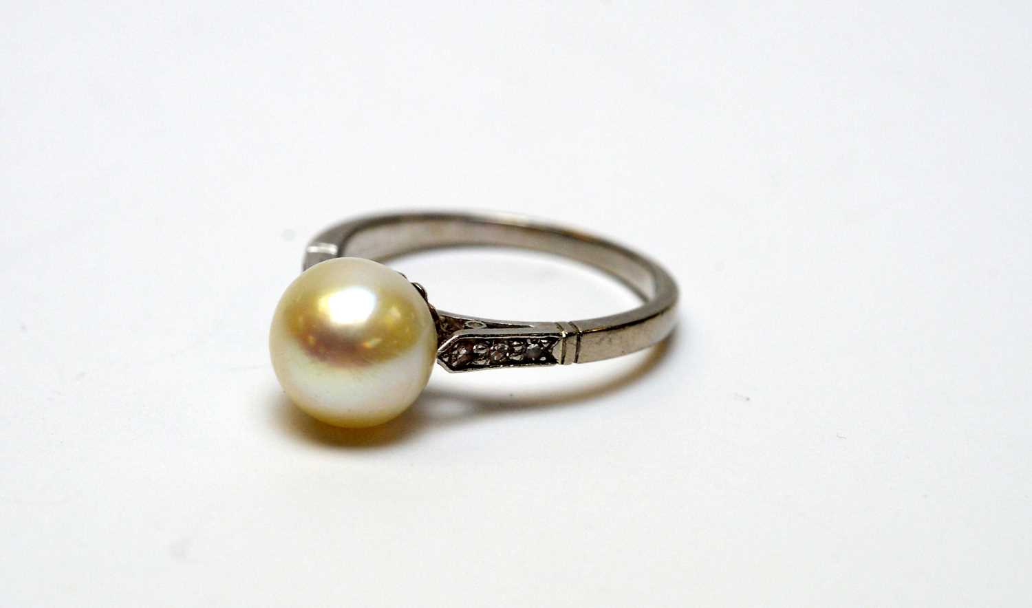 A high-carat white metal, diamond, and pearl solitaire cocktail ring. - Image 3 of 6