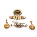 Antique 9ct gold and yellow-metal jewellery.