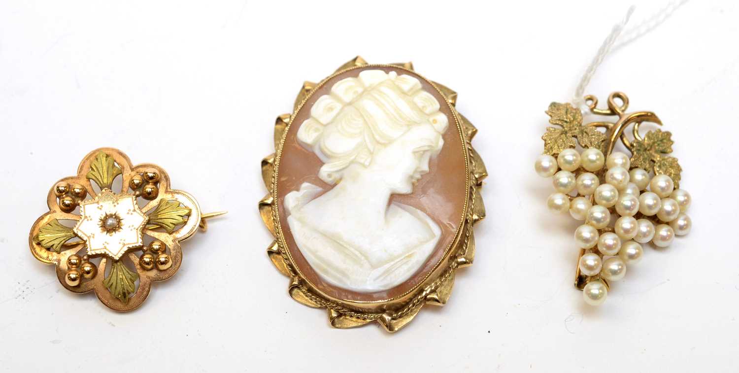 Three vintage 9ct gold brooches.