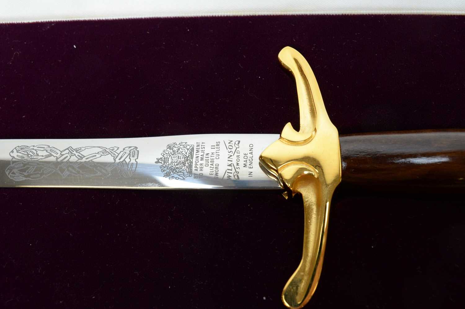 A Wilkinson Sword commemorative dagger. - Bild 3 aus 3