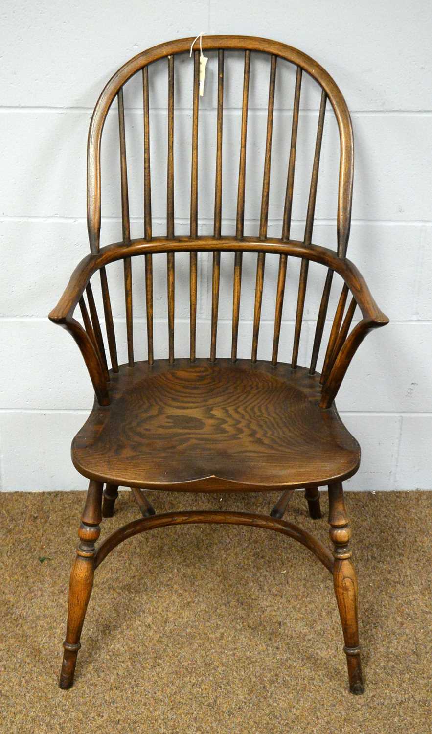 A 20th Century elm Windsor chair.