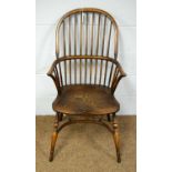 A 20th Century elm Windsor chair.