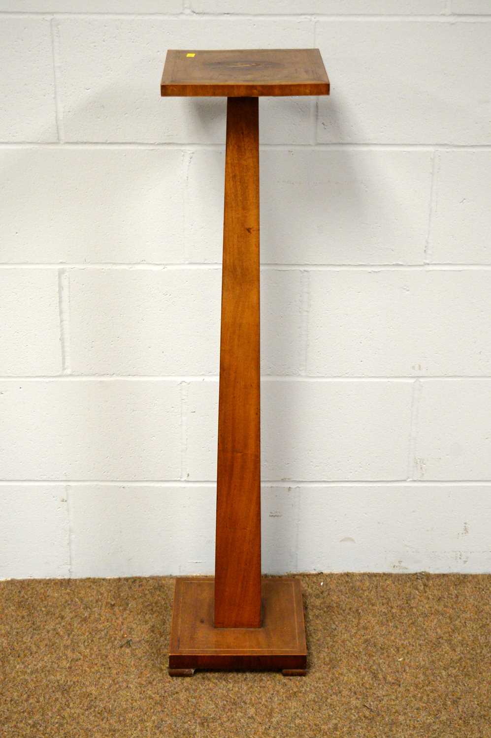 An Edwardian mahogany jardiniere stand.