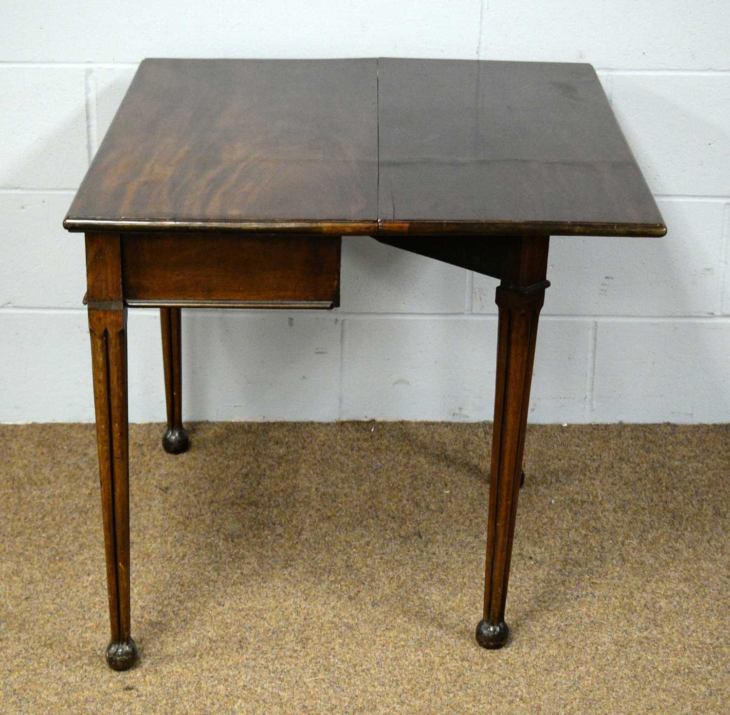 A 19th Century mahogany side table. - Image 2 of 2