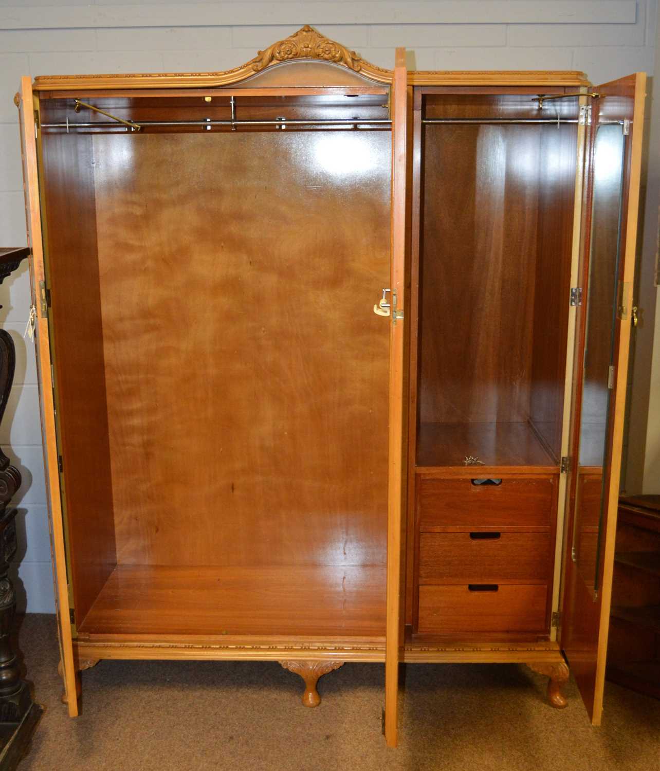 Early 20th Century hardwood corner cabinet - Bild 2 aus 2