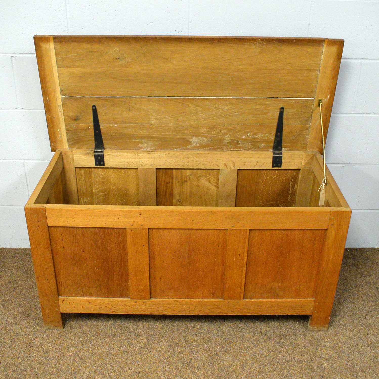 A 20th Century oak blanket box. - Image 3 of 3