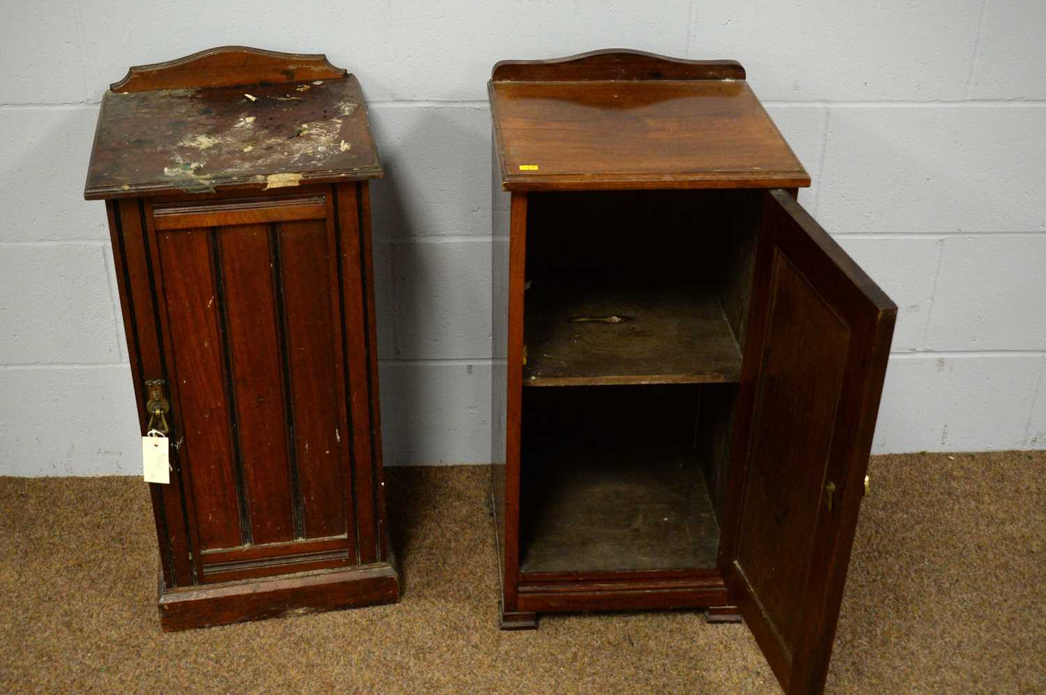 Two mahogany bedside cabinets. - Bild 2 aus 2