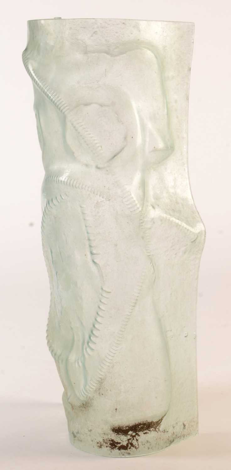 A contemporary glass sculpture - Bild 7 aus 7