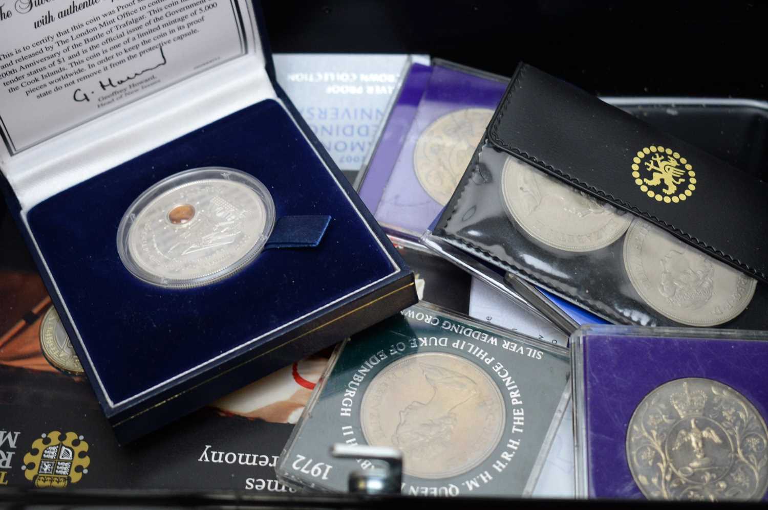 A selection of commemorative crowns and other coins - Image 5 of 5
