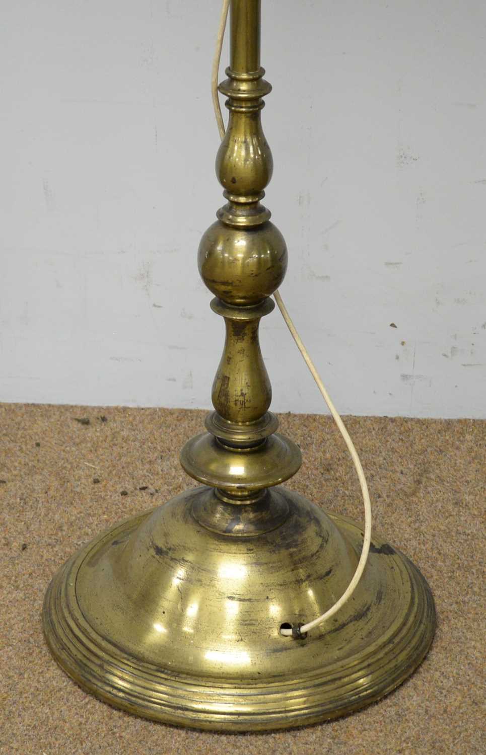 An Indian style gold painted metal lamp standard. - Bild 2 aus 2