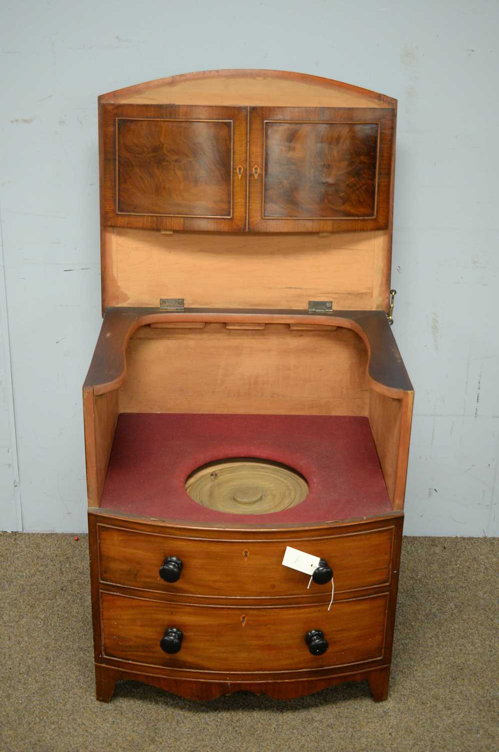 A 19th Century mahogany bowfront commode. - Bild 2 aus 3