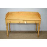 Early 20th Century Heals & Sons pine washstand