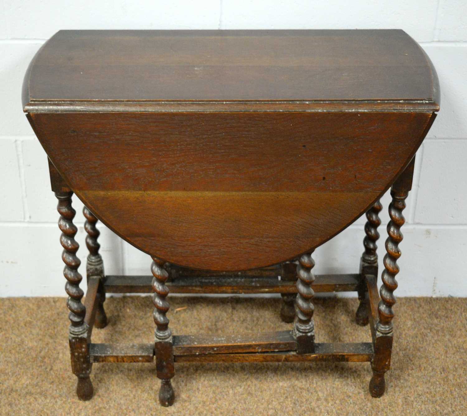 A 20th Century oak gateleg table