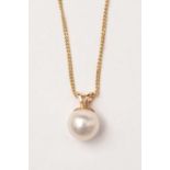 A Fraser Hart cultured pearl pendant on a 9ct gold chain.