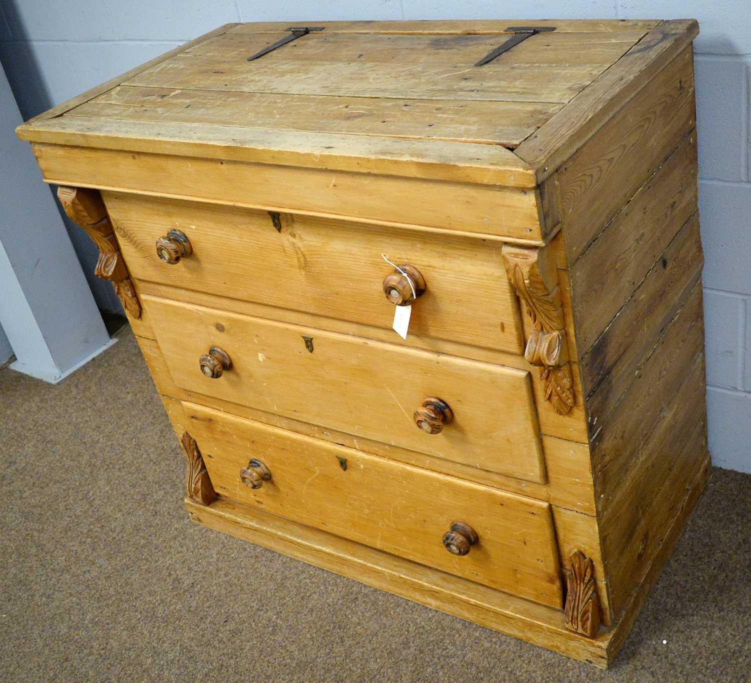 A late 19th Century pine chest of drawers - Bild 4 aus 4