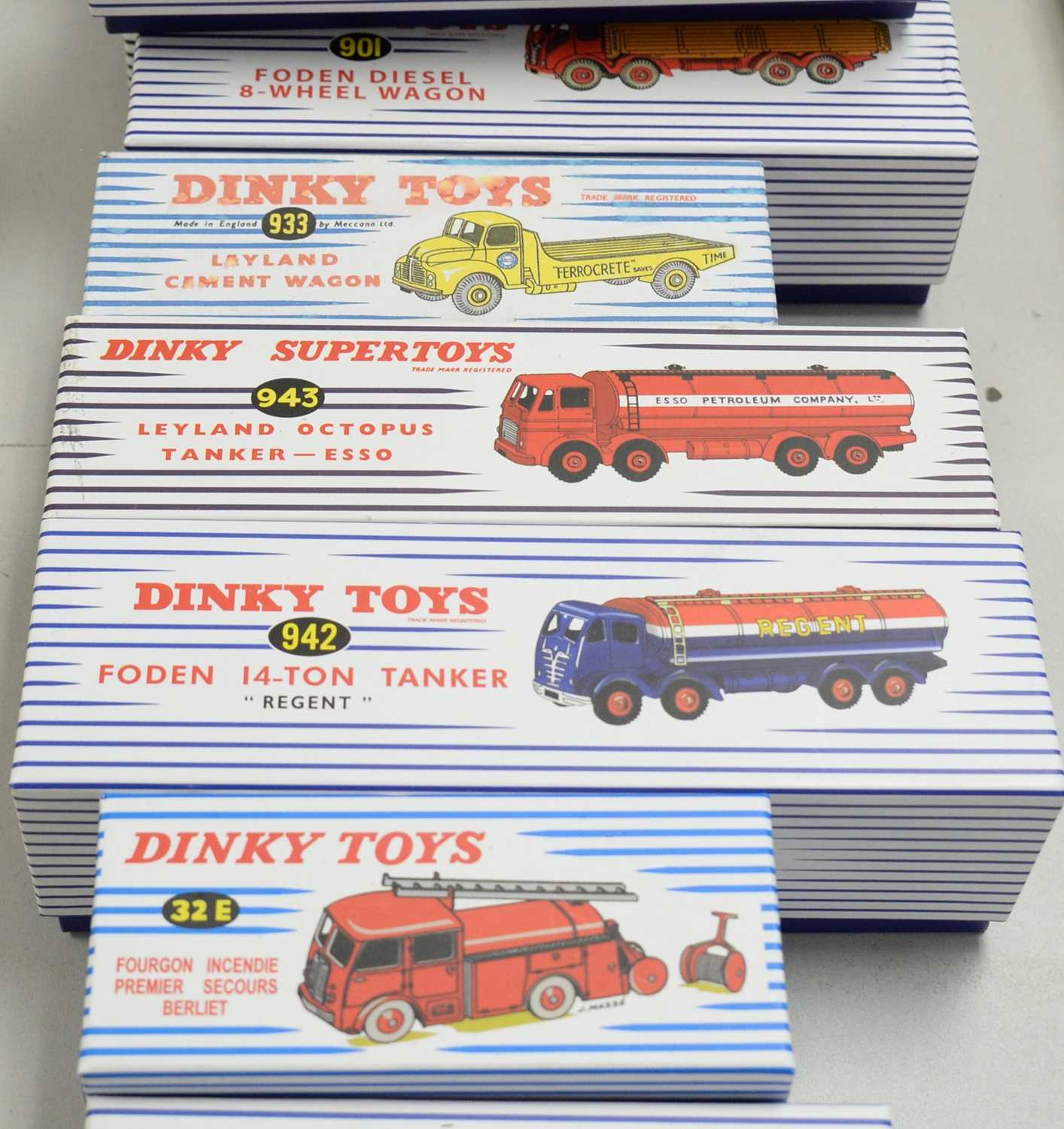 A collection of reproduction Dinky Toys diecast commercial vehicles. - Image 3 of 4