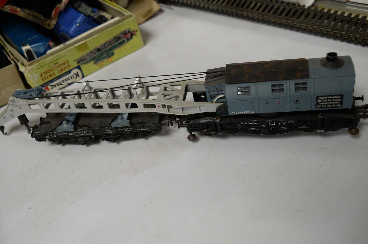 Tri-ang and Hornby 00-gauge model railway trains, tenders, carriages and rolling stock. - Image 3 of 3