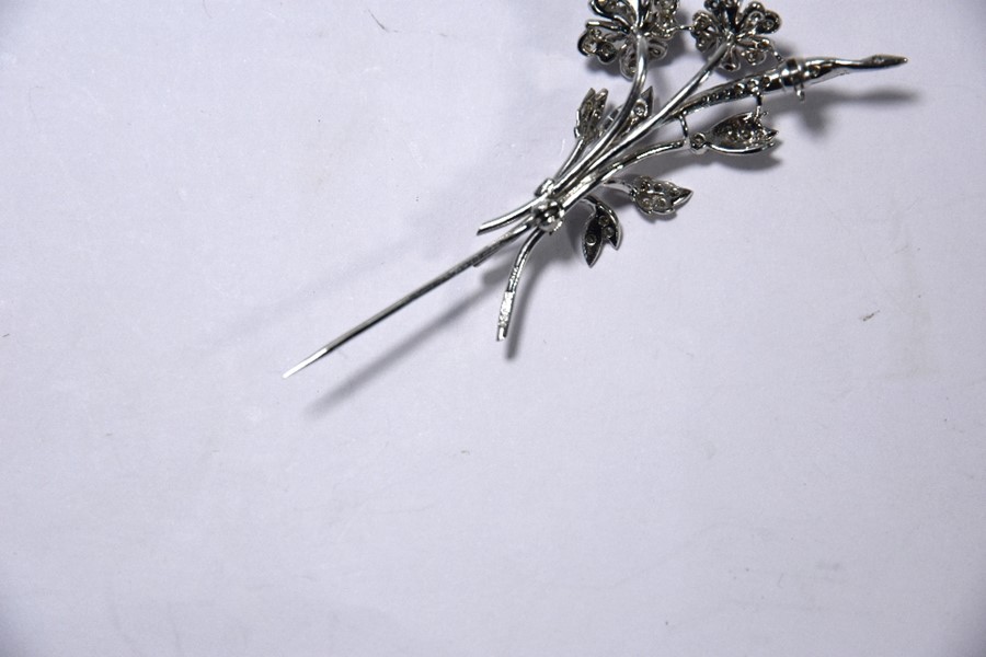 9ct white gold diamond set spray brooch - Image 3 of 5