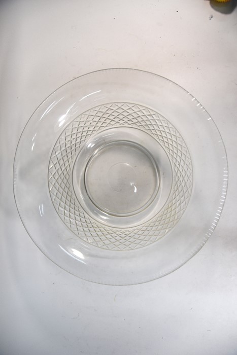 A large cut glass bowl with hobnail and milled edge designs - Image 3 of 4