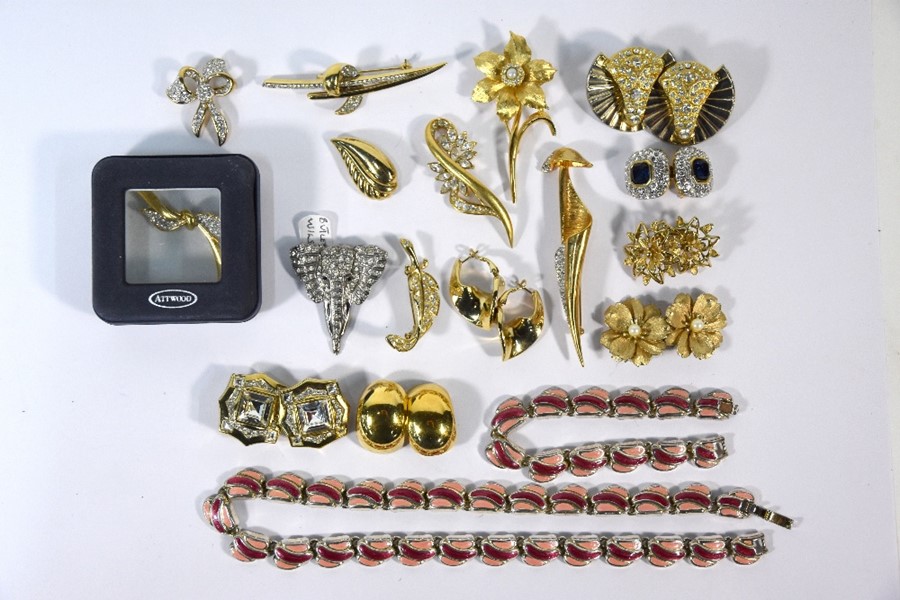 Collection of vintage designer costumer jewellery - Image 2 of 2