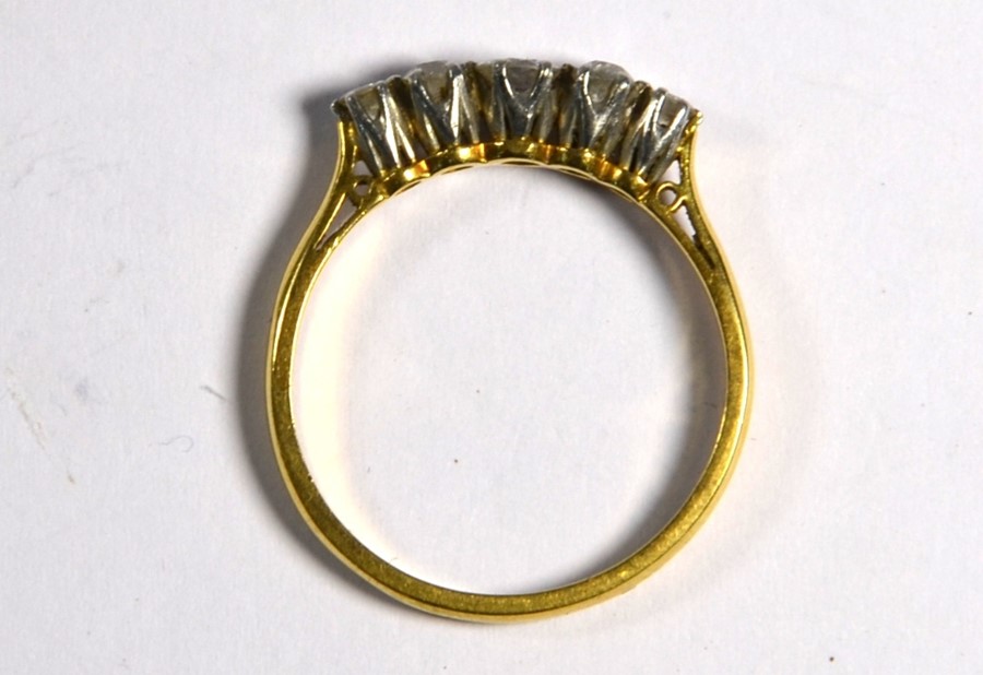 A five-stone diamond ring - Image 5 of 5