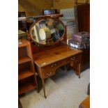 An Edwardian mahogany mirror back dressing table