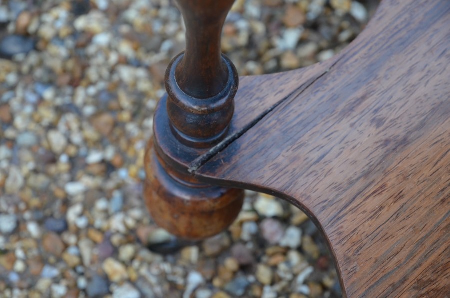 A Victorian rosewood and mahogany two-tier table - Image 3 of 3