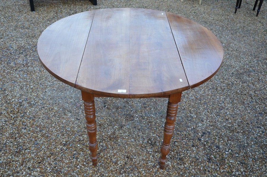 A 19th century fruitwood drop leaf table on turned supports - Image 2 of 3