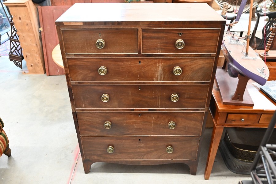 A 19th century mahogany chest of drawers - Image 2 of 8