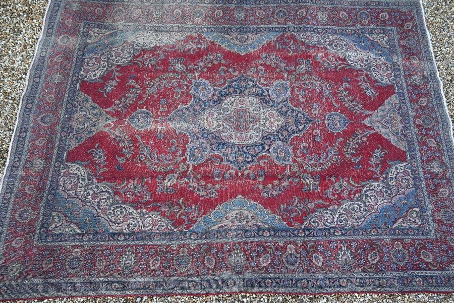 A large Persian Tabriz carpet - Image 3 of 3