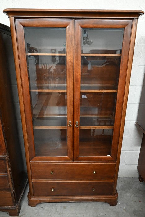 'Willis & Gambier' mahogany display cabinet