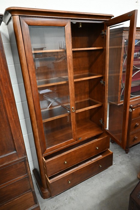 'Willis & Gambier' mahogany display cabinet - Image 2 of 2