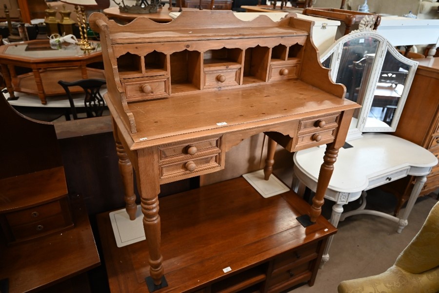 A stained pine desk - Image 2 of 2